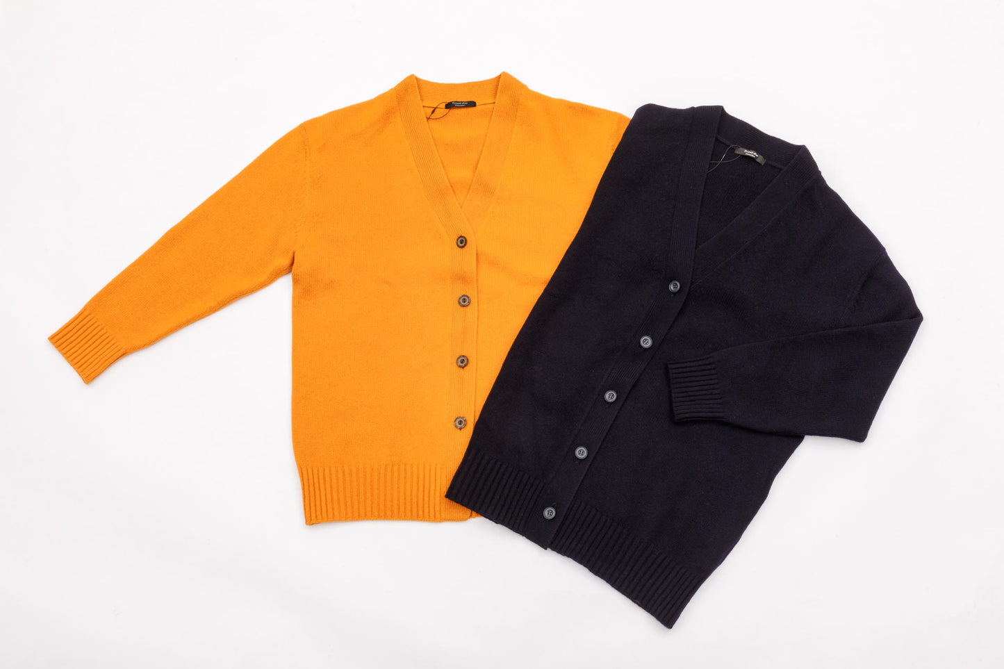 Vネックカーディガン